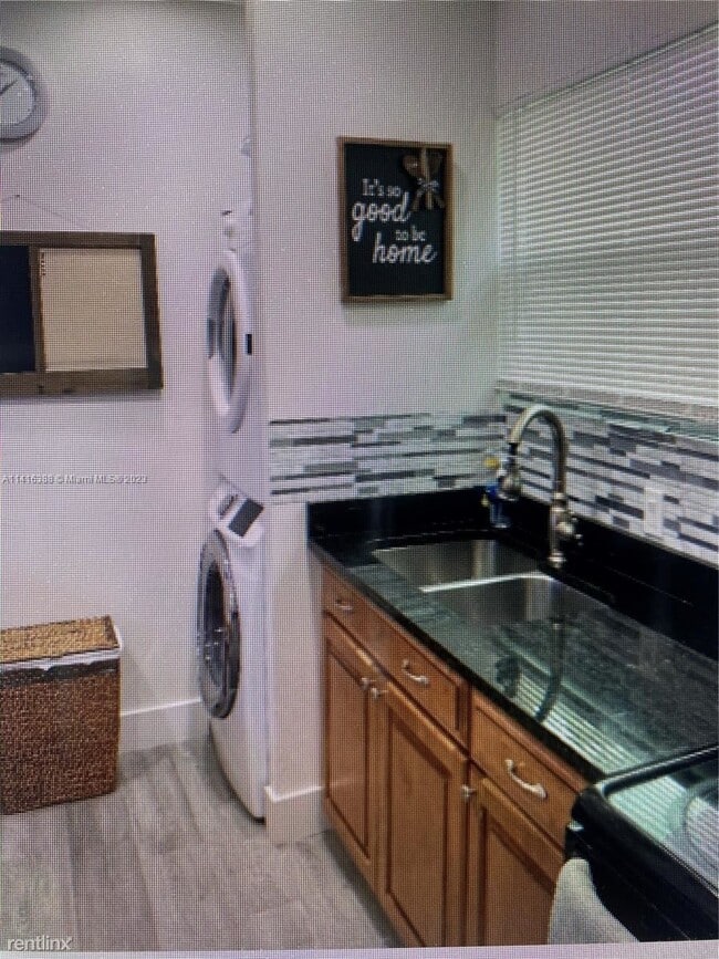 Building Photo - 3 br, 2 bath House - 3011 Broadway Apt 1
