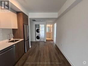 Building Photo - 880-880 The Queensway