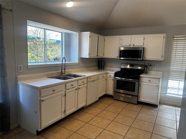 Building Photo - 612 David Curry Dr