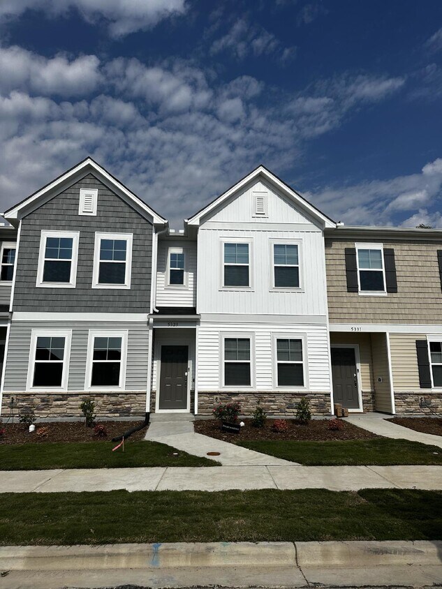 Foto principal - 2 bed, 2.5 bath New Construction Townhome