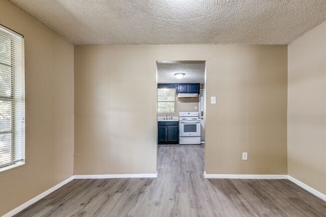 Foto del edificio - 8100 Doreen Ave