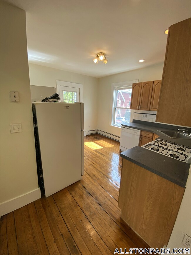 Building Photo - 25 Everett St