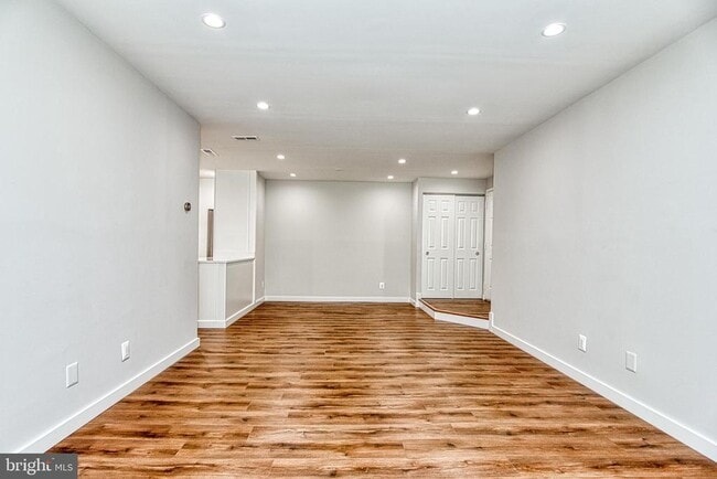 Building Photo - 5812 Cove Landing Rd