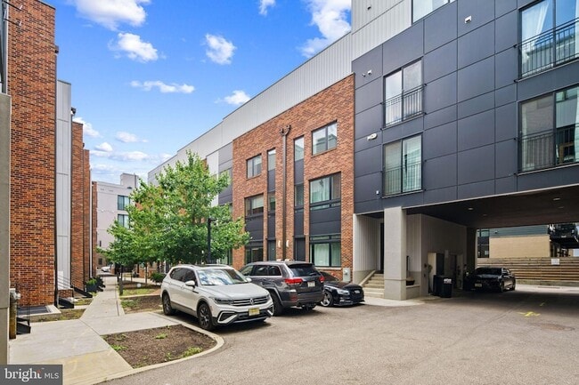 Building Photo - 634 N 5th Street Unit 4
