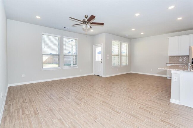 Building Photo - 31402 Whitfield Ct