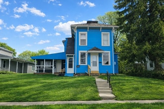 Building Photo - 490 Grand St