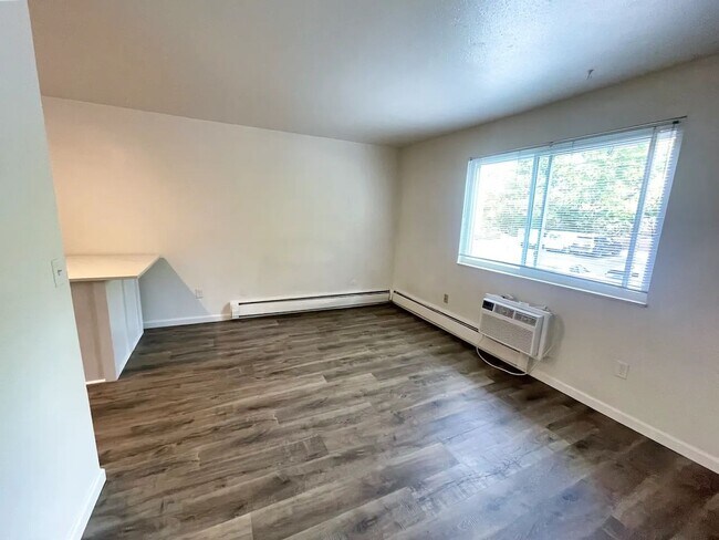 Foto del edificio - 1 Bedroom Apartment with Carport on Canyon Blvd