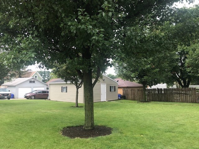 2 car garage only for lower apartment - 1403 18th St