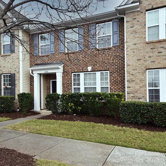 Foto del edificio - 8204 Viewpoint Lane