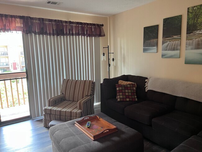 Sala de estar - 4220 Crystal Ct