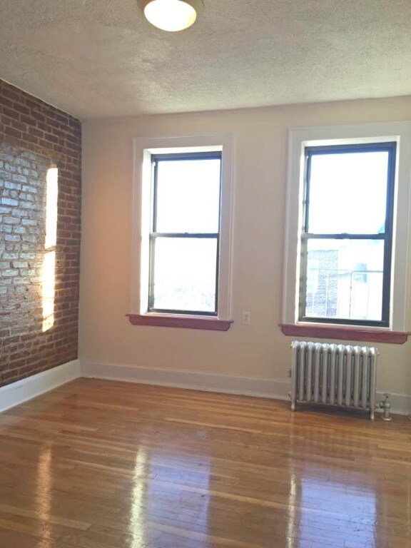 Primary Photo - 2124 Crescent St