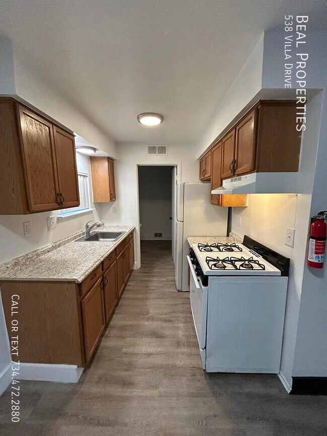 Building Photo - 538 Villa Dr