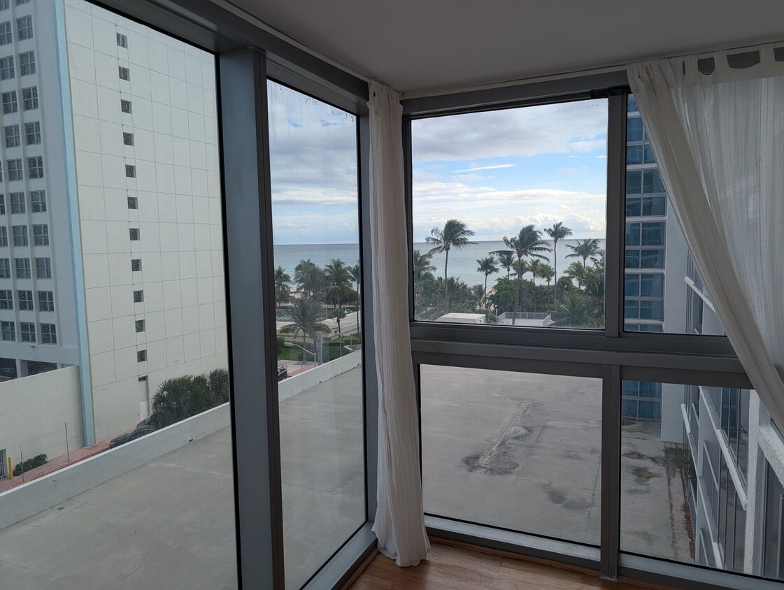 Photo - 2655 Collins Ave (Miami Beach, FL)