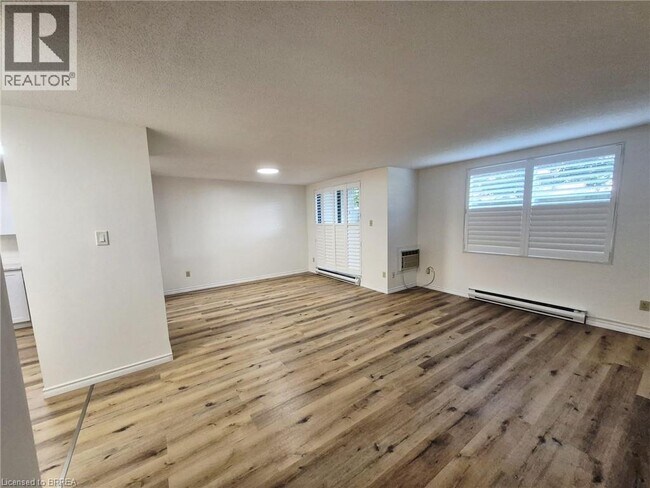 Building Photo - 421 Fairview Dr