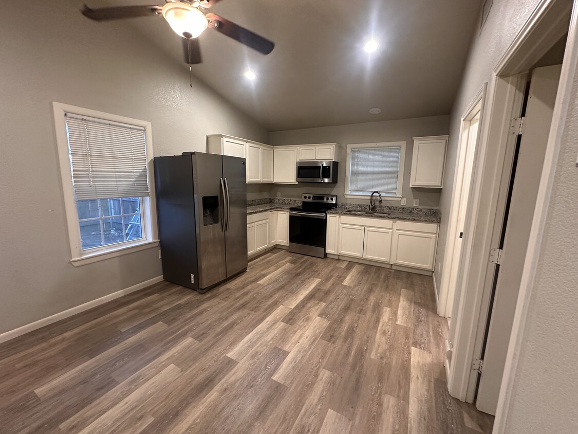 Foto principal - 916 N Austin St