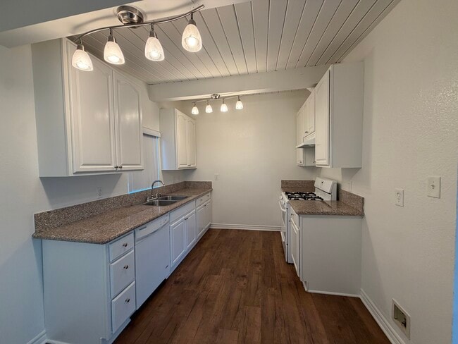 Kitchen 2x1 - Friendly Hills Villas