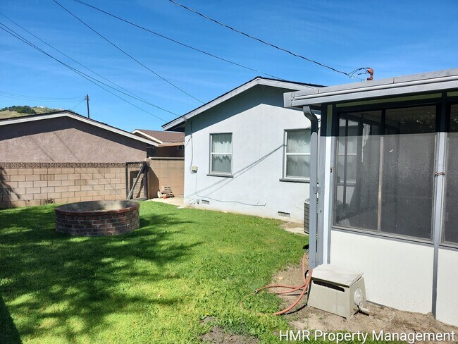 Building Photo - Charming Home with Sunroom & Spacious Backyard in Glendora