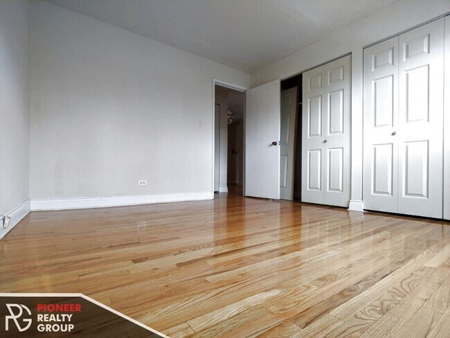 Building Photo - Lincoln Park 1 bed
