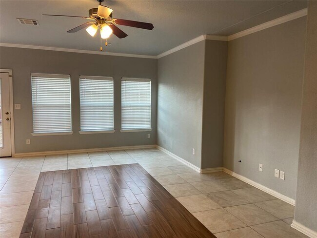 Building Photo - 706 S Jupiter Rd