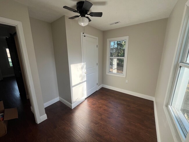 Building Photo - 2 Bedroom In Harrodsburg!