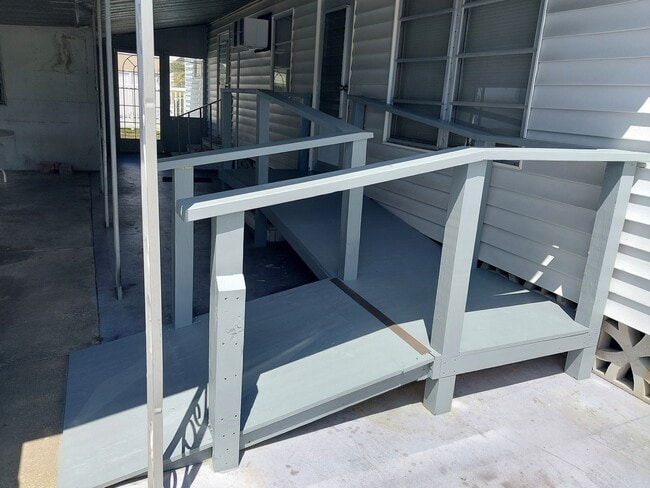 Building Photo - 1009 49th Avenue Dr W