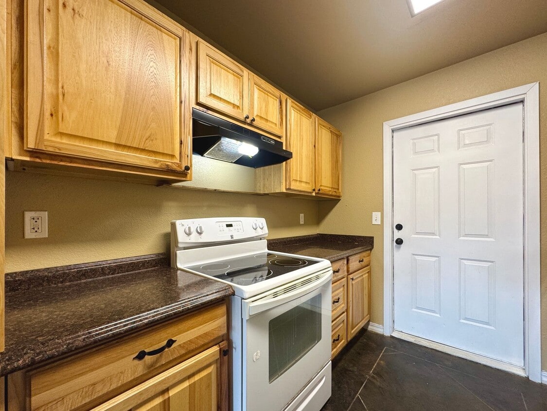 Primary Photo - All Electric 2/2 Patio Home in Sulphur Rock