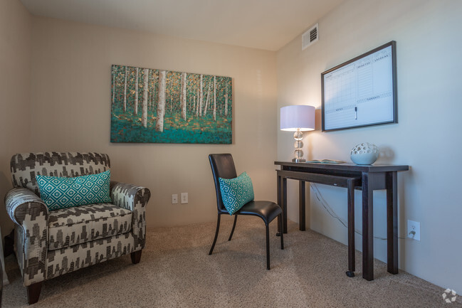 1BR, 1BA w/Den - 985 SF - Pines at Marston Lake