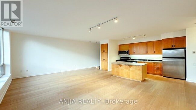 Building Photo - 33 Sheppard Ave E