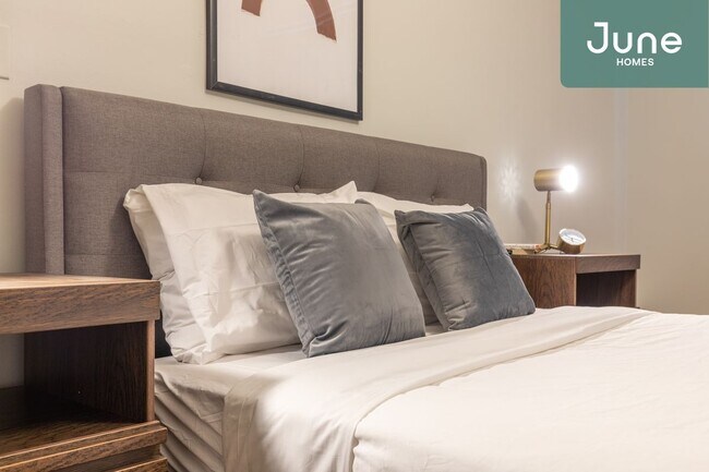 Foto del edificio - Queen room in 4-bed/1.0-bath Home
