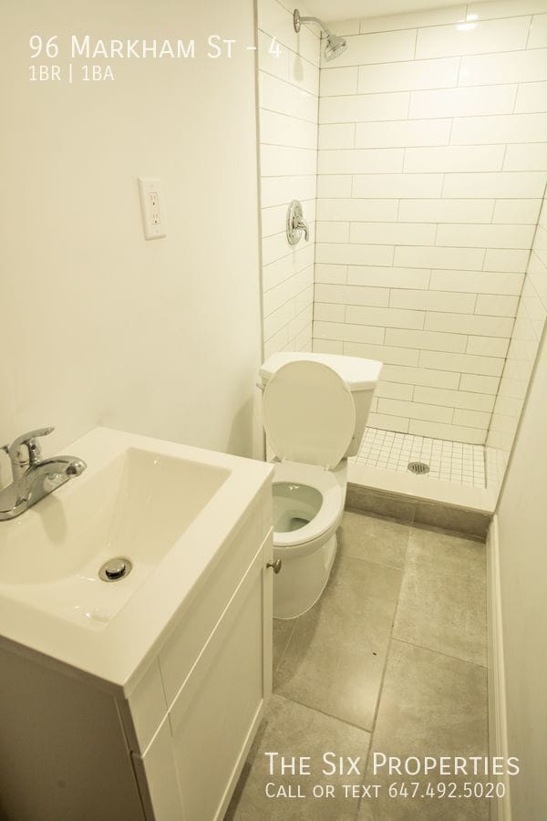 Building Photo - One Bedroom Apartment Trinity Bellwoods - Lower Level Unit