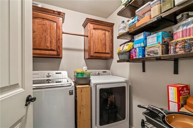 Building Photo - 3000 SW Briar Creek Ave
