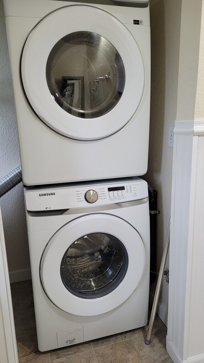 New washer/ dryer - 1927 Summit Ave