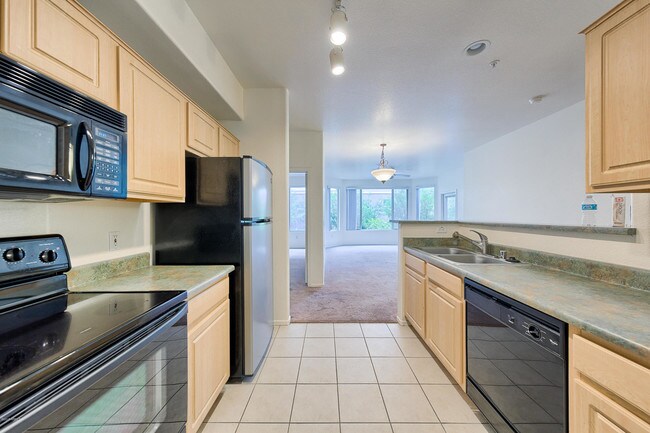 Kitchen & Great Room - 435 W Rio Salado Pkwy