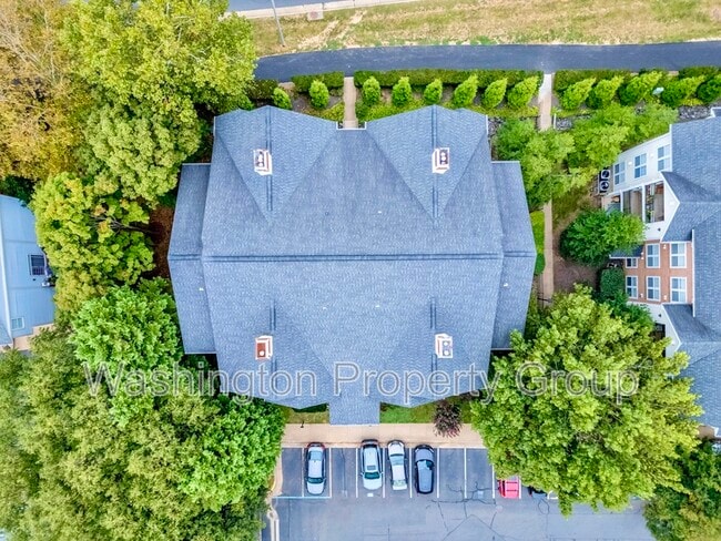 Building Photo - 4144 Fountainside Ln