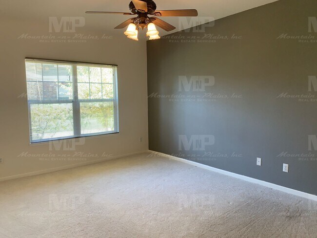 Foto del edificio - 5225 White Willow Dr