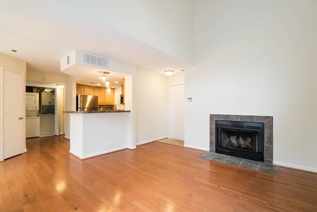 Building Photo - 10535 Beacon Ridge Dr