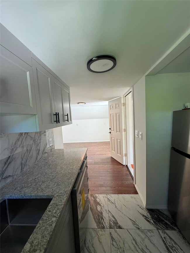Foto del edificio - 815 Carpenter Pl