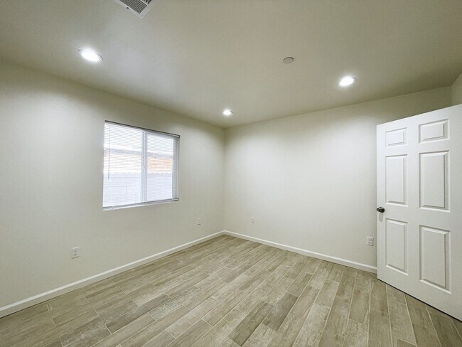 Building Photo - 404 Covey Ave
