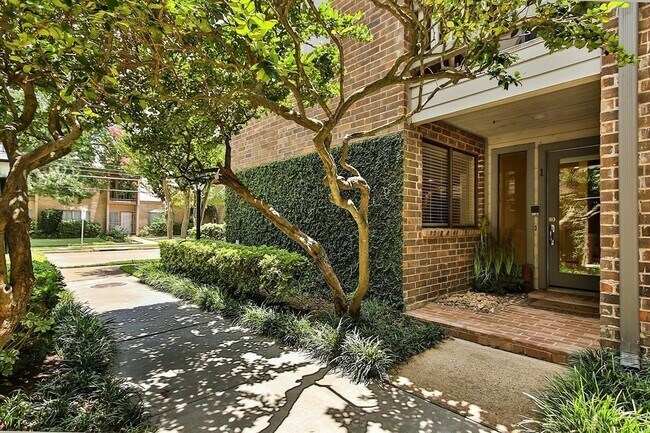 Building Photo - 1114 Augusta Dr