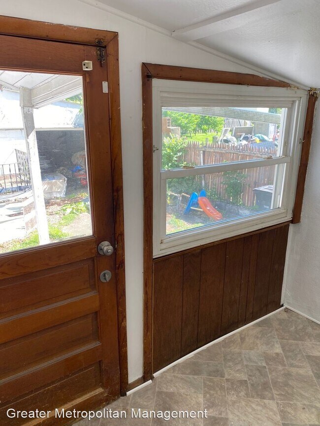Building Photo - 3 br, 1.5 bath House - 1233 Winton Ave.