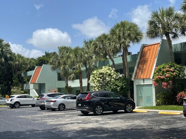 Fotografía del edificio - 933 Cypress Grove Dr