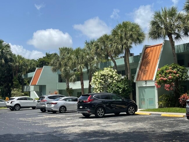 Outside Building - 933 Cypress Grove Dr