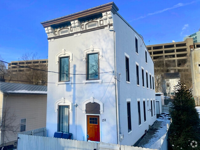 Building Photo - 132 Winkler St