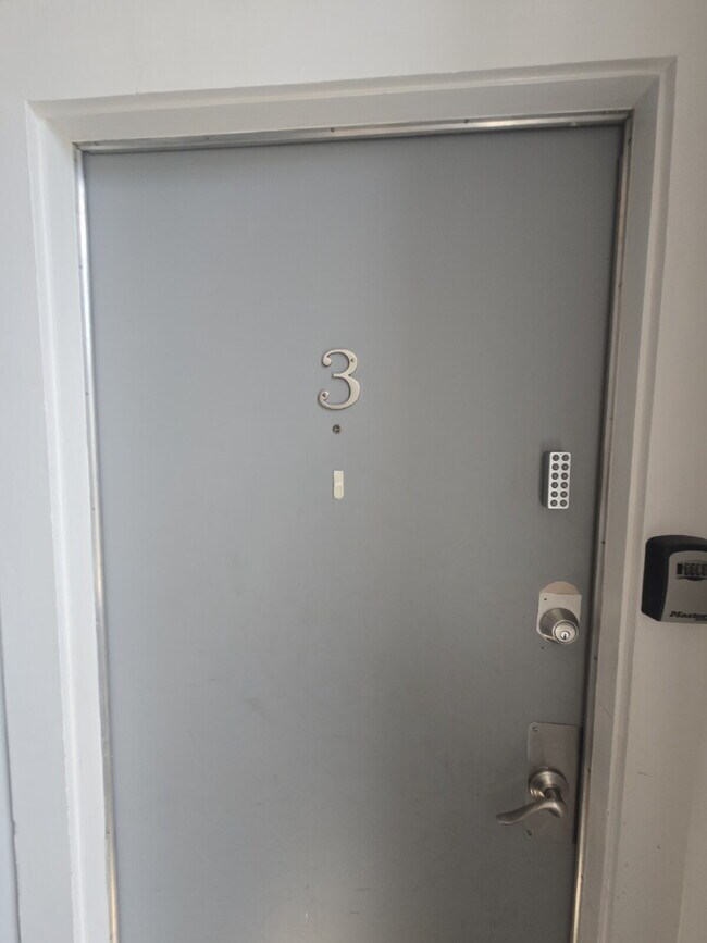 Building Photo - "2-Bed, 1-Bath apartment at South Brook Street, Louisville!"