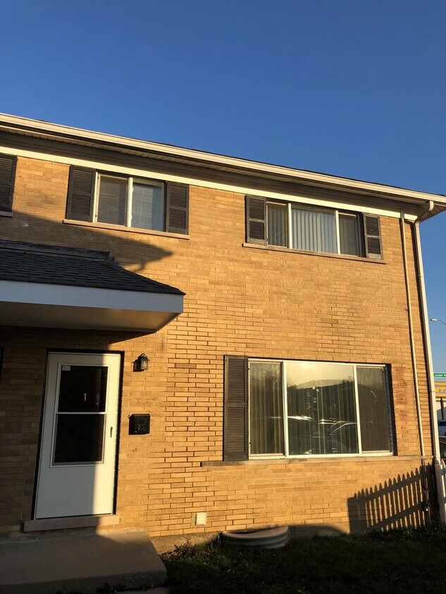 Foto principal - 1721 E Roosevelt Rd