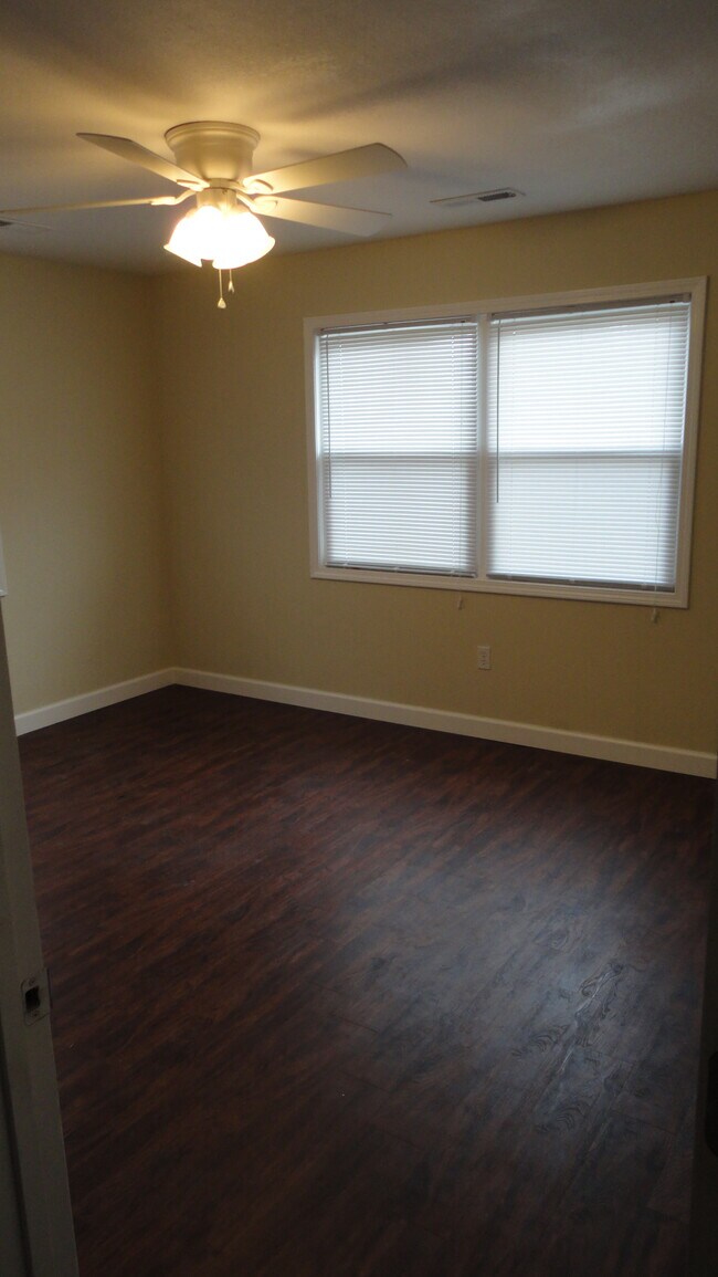 Foto del edificio - 108 W Garner St