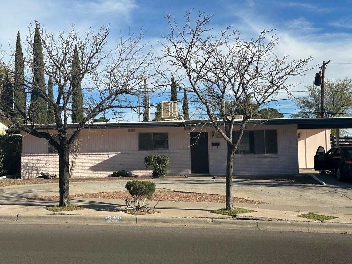 240 Fountain Rd, El Paso, TX 79912 House for Rent in El Paso, TX