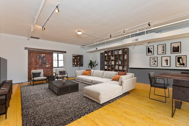 Foto del edificio - 2013 W Division