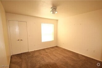 Building Photo - 555 E Silverado Ranch Blvd
