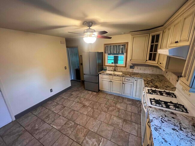 Building Photo - 48 Rayne Dr